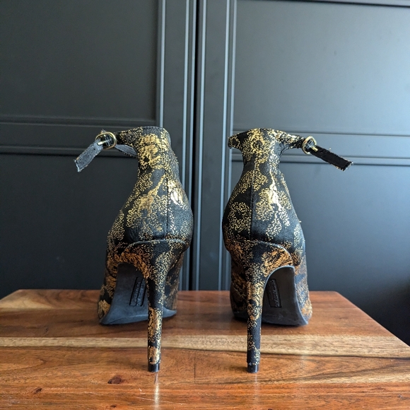 Christian Siriano Ankle Strap Heels Sz 7 - Picture 4 of 8